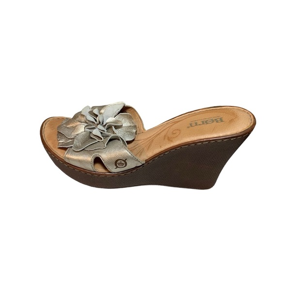 Born Shoes - Born Silver Leather Platform Wedge Sandals with Floral Embellishment - Size 8